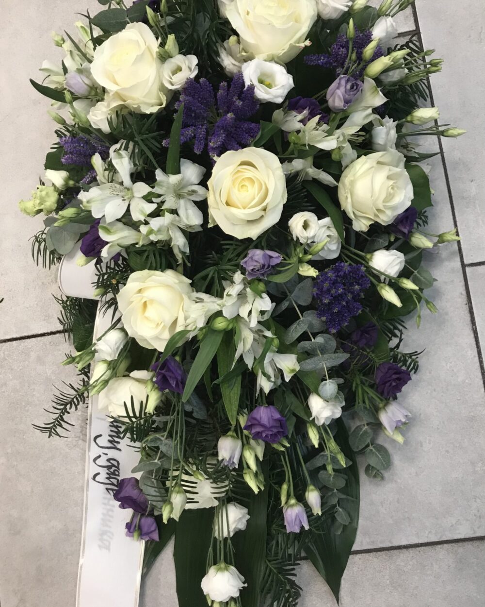 Leinakimp alusel (valge/lilla)